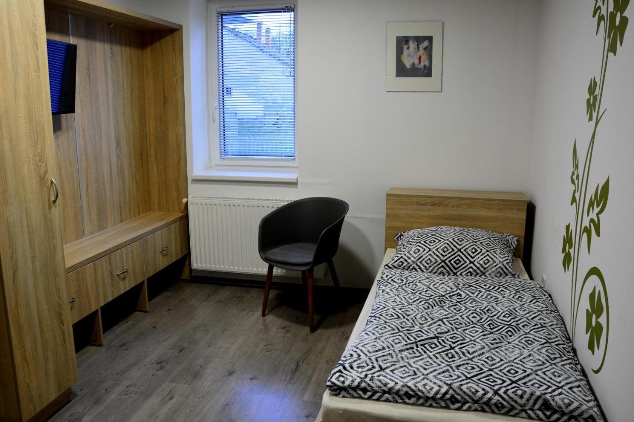 Aparthotel Dentissimi vendégszobák à Mosonmagyaróvár Extérieur photo